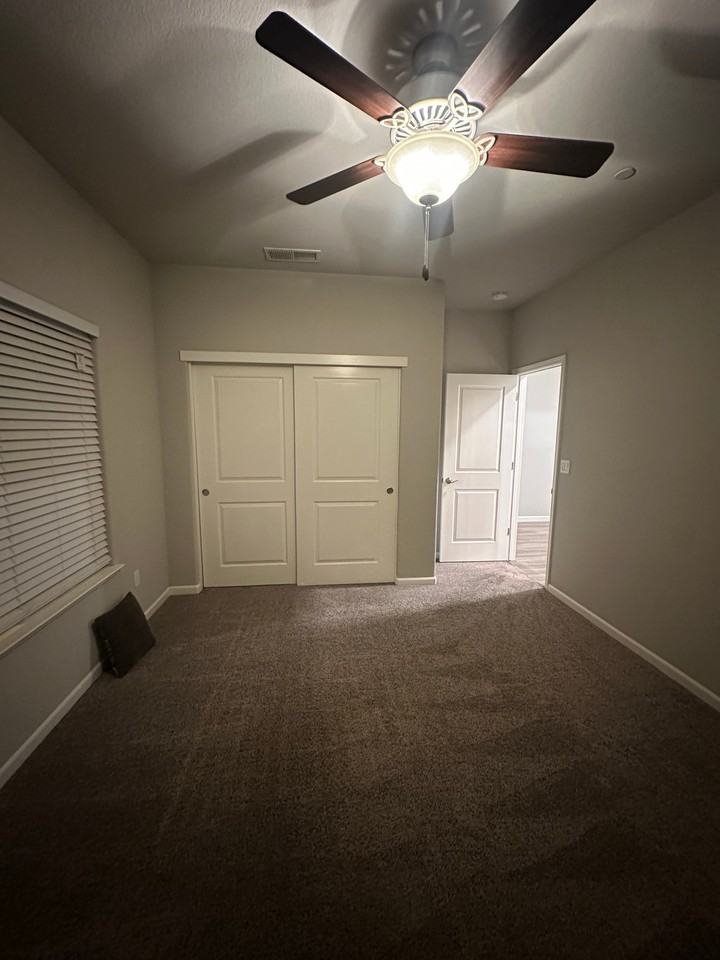 416 Laurel Ct - Photo 5 of 20