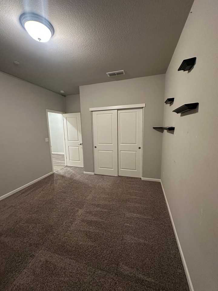 416 Laurel Ct - Photo 7 of 20