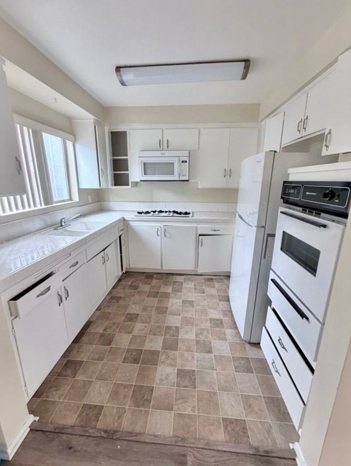 4439 Ocean View Blvd #Z8 - Photo 3 of 19