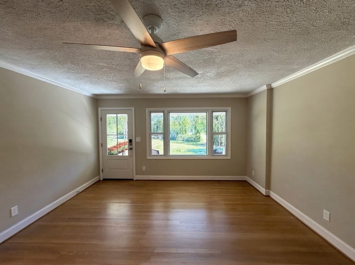 3198 Mathews Ln - Photo 2 of 13