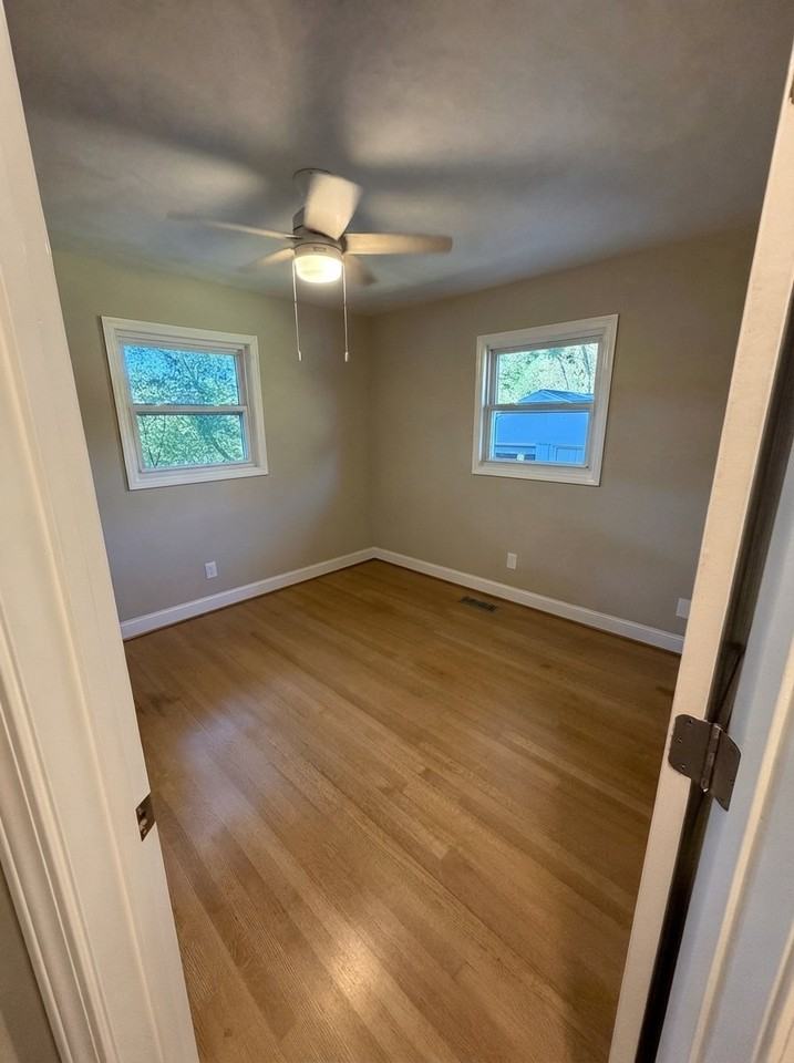3198 Mathews Ln - Photo 5 of 13