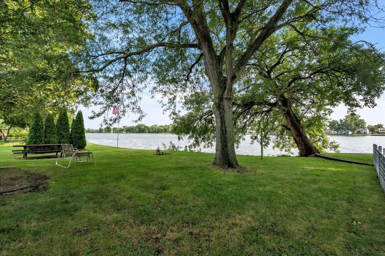 1708 N Shore Dr - Photo 3 of 19