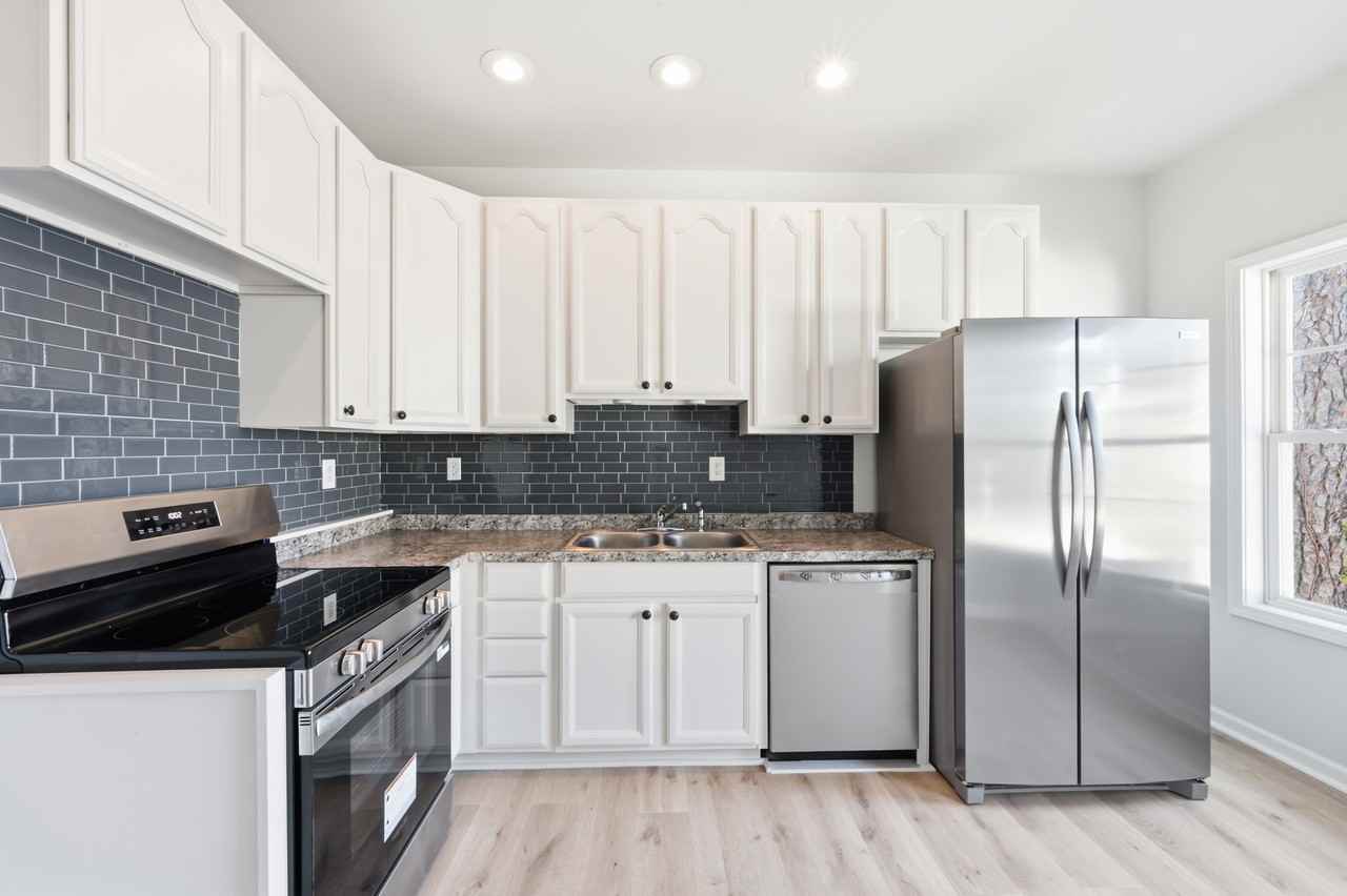 417 Holly St - Photo 4 of 20