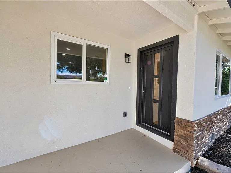 3146 Marten Ave - Photo 2 of 21
