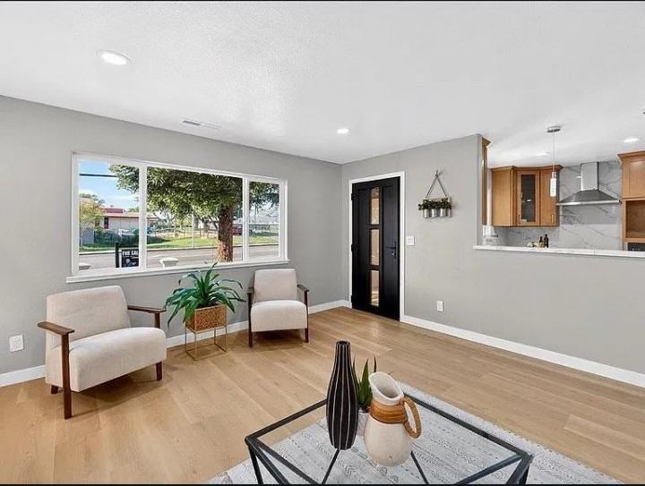 3146 Marten Ave - Photo 5 of 21