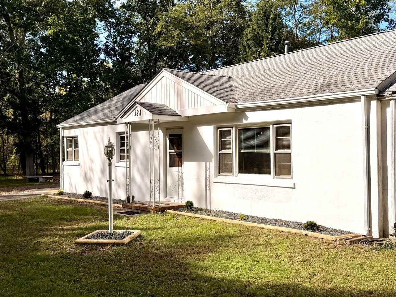 32 Herbert Dr - Photo 2 of 18