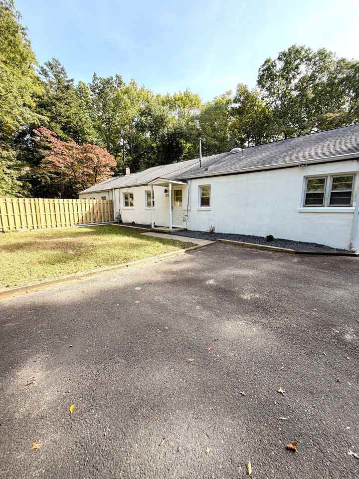 32 Herbert Dr - Photo 4 of 18
