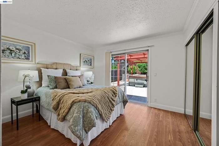 2883 Westchester Dr - Photo 4 of 20
