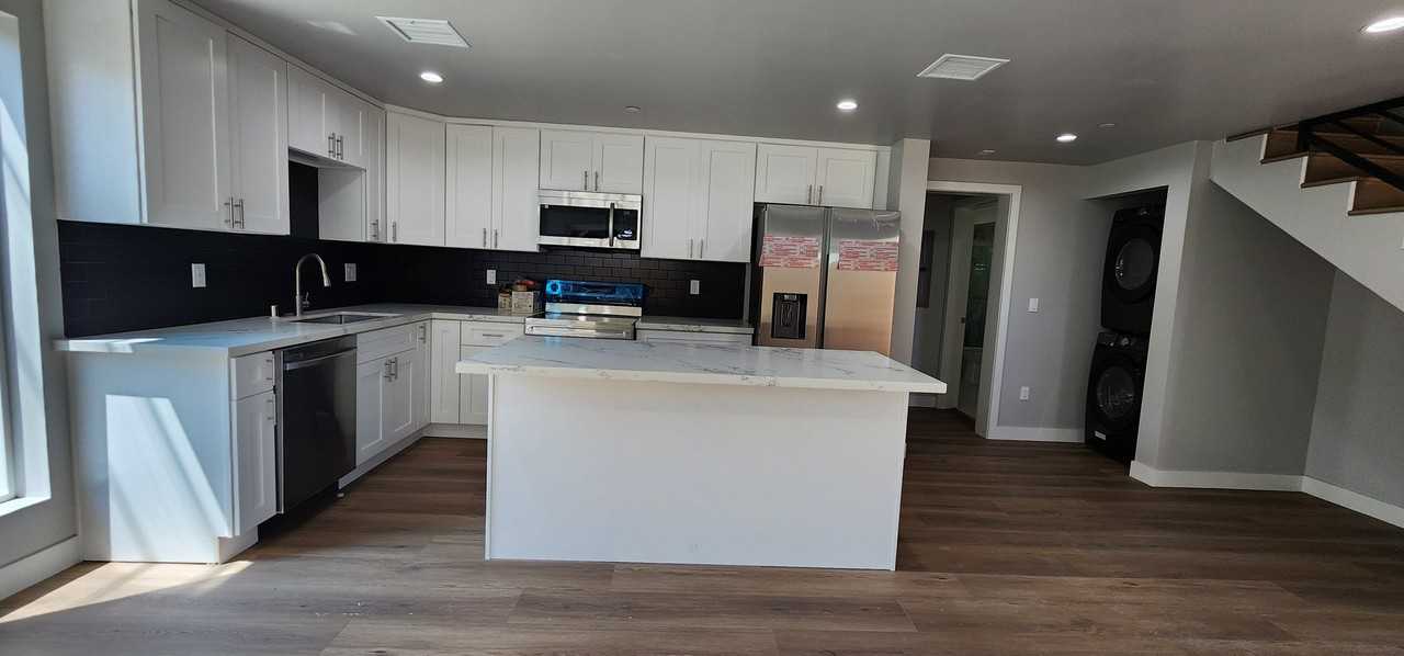 2407 S Redondo Blvd #B - Photo 2 of 17