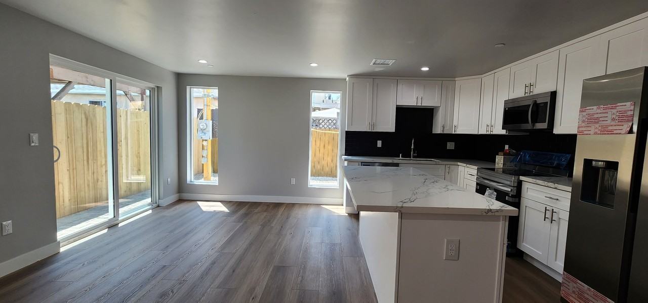 2407 S Redondo Blvd #B - Photo 4 of 17
