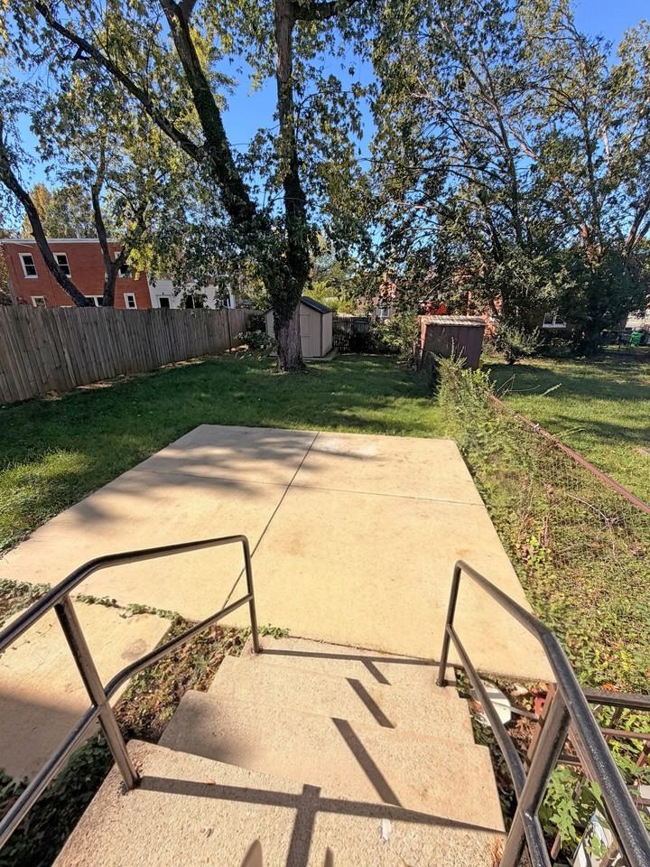 1120 Carrington Ave - Photo 3 of 20