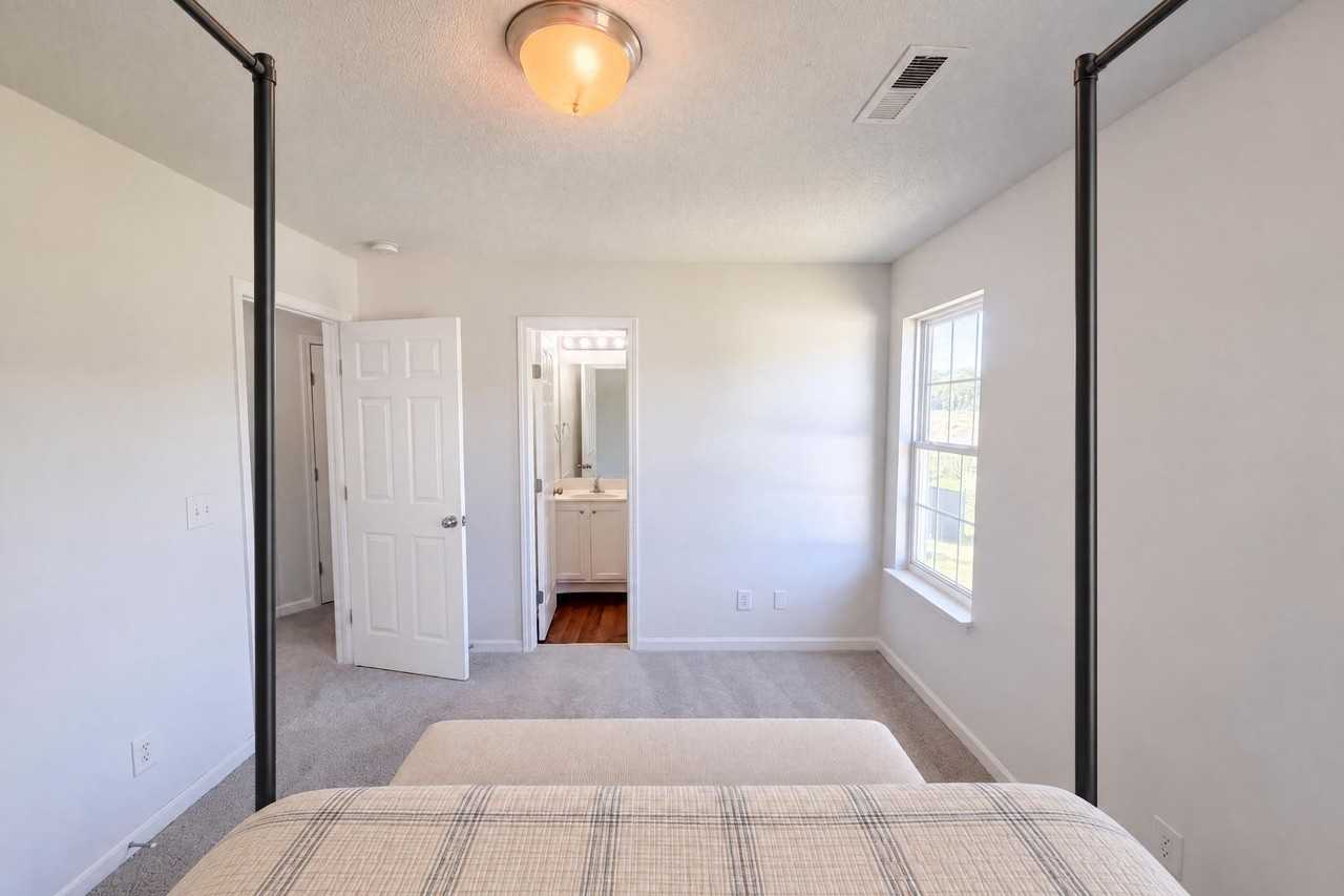6008 White Chapel Way - Photo 3 of 16
