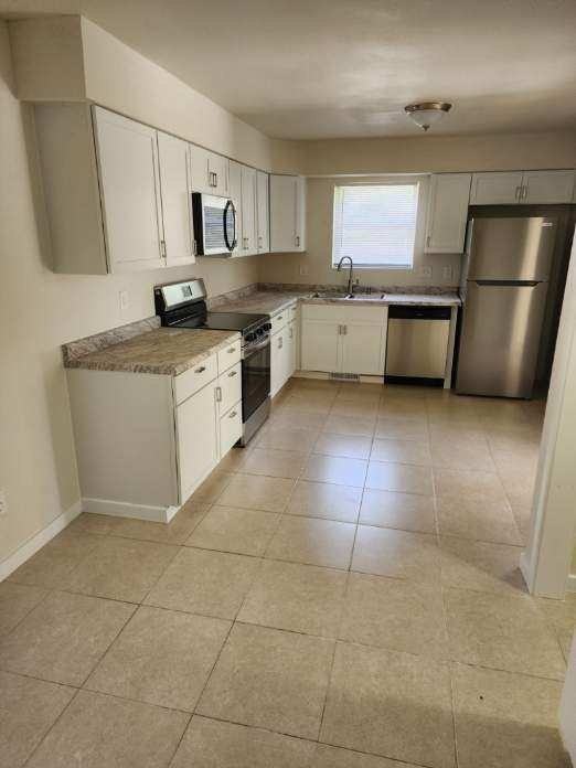 1253 Dolen Pl - Photo 2 of 12
