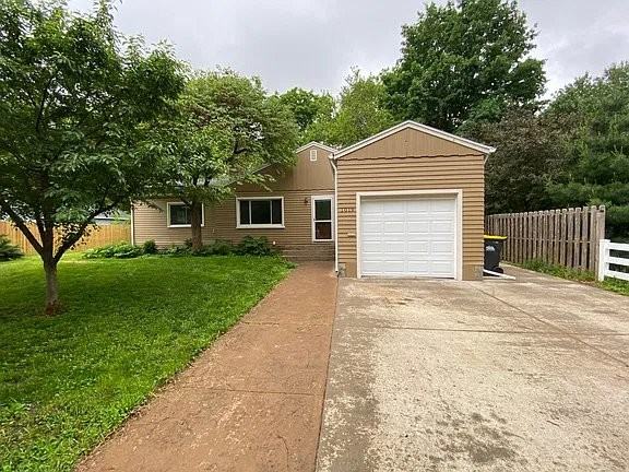 1019 Howell St - Photo 2 of 15