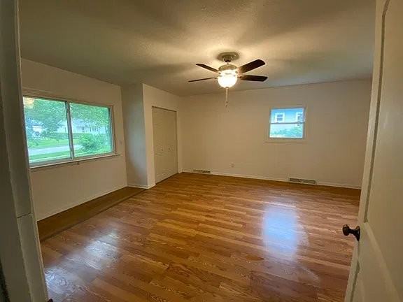 1019 Howell St - Photo 6 of 15
