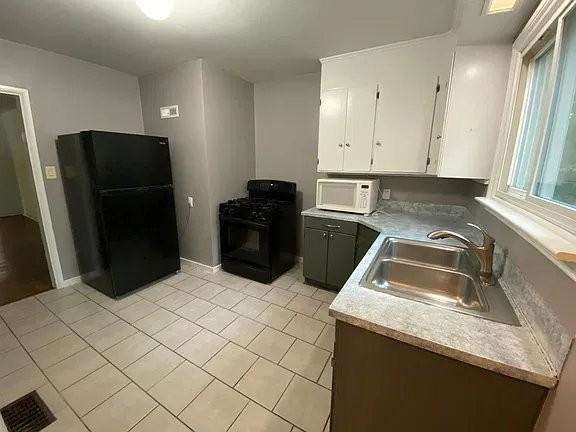 1019 Howell St - Photo 7 of 15