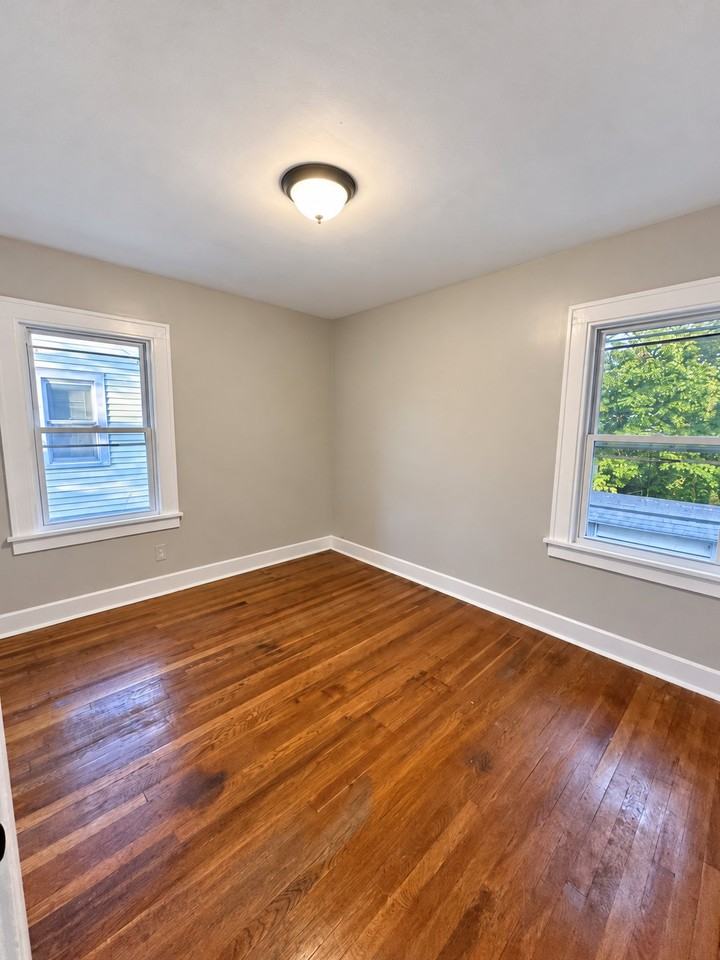 1033 Rushleigh Rd - Photo 7 of 8