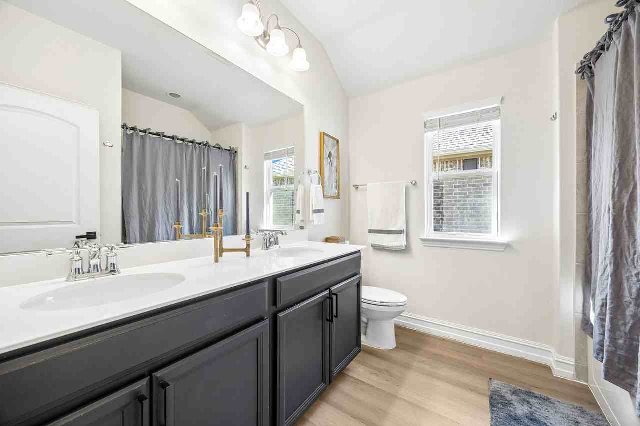 929 Crest Breeze Dr - Photo 3 of 19