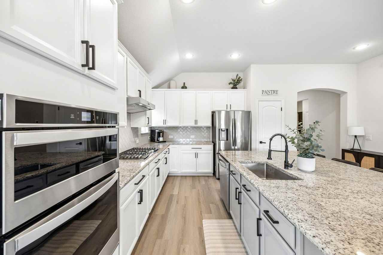 929 Crest Breeze Dr - Photo 7 of 19