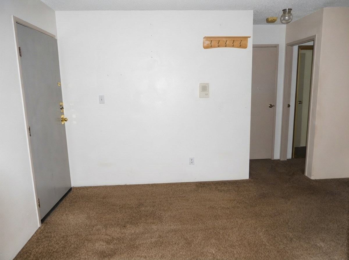 1250 Golden Cir - Photo 5 of 12