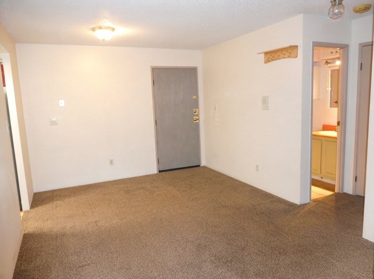 1250 Golden Cir - Photo 6 of 12