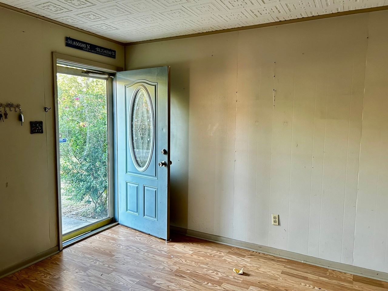 401 Shady Ln - Photo 2 of 18