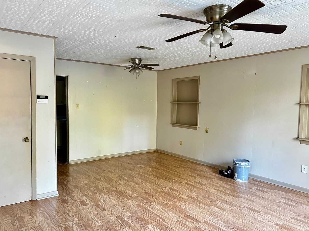 401 Shady Ln - Photo 3 of 18