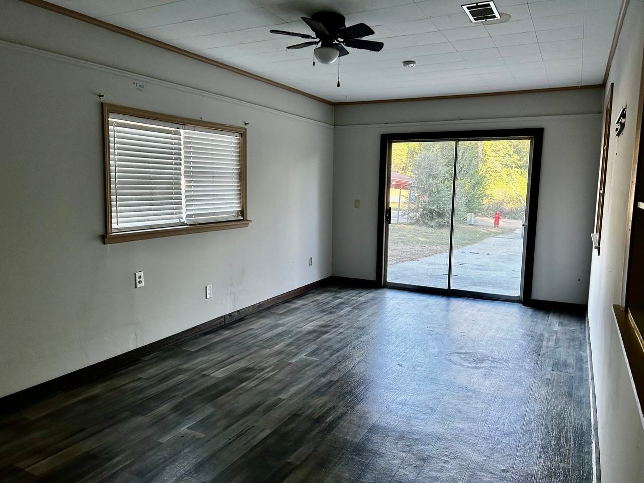 401 Shady Ln - Photo 6 of 18