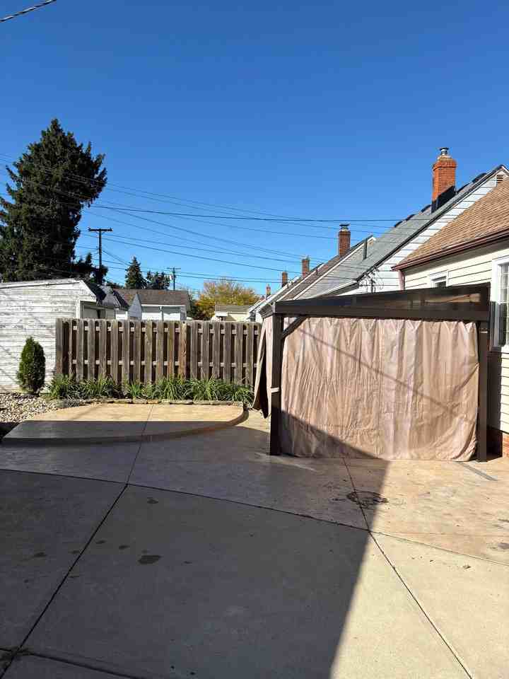 7601 Traymore Ave - Photo 3 of 4