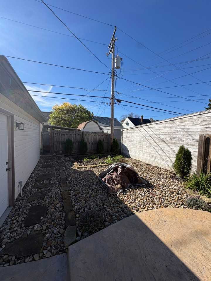7601 Traymore Ave - Photo 4 of 4