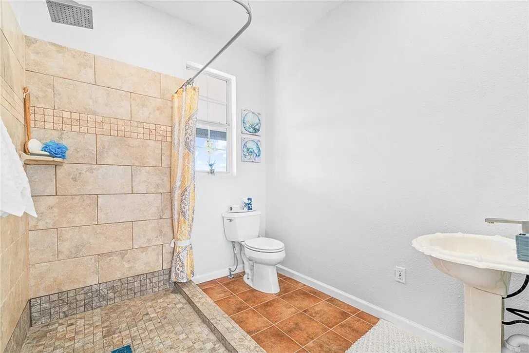 128 Saint Charles Loop W - Photo 4 of 20