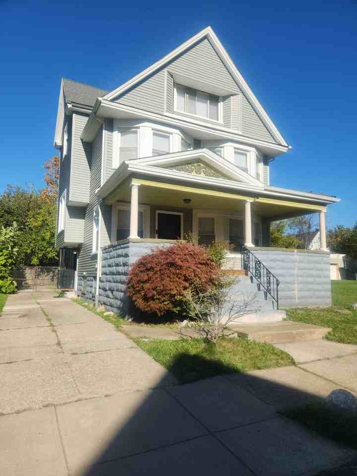 1885 Penrose Ave - Photo 2 of 43