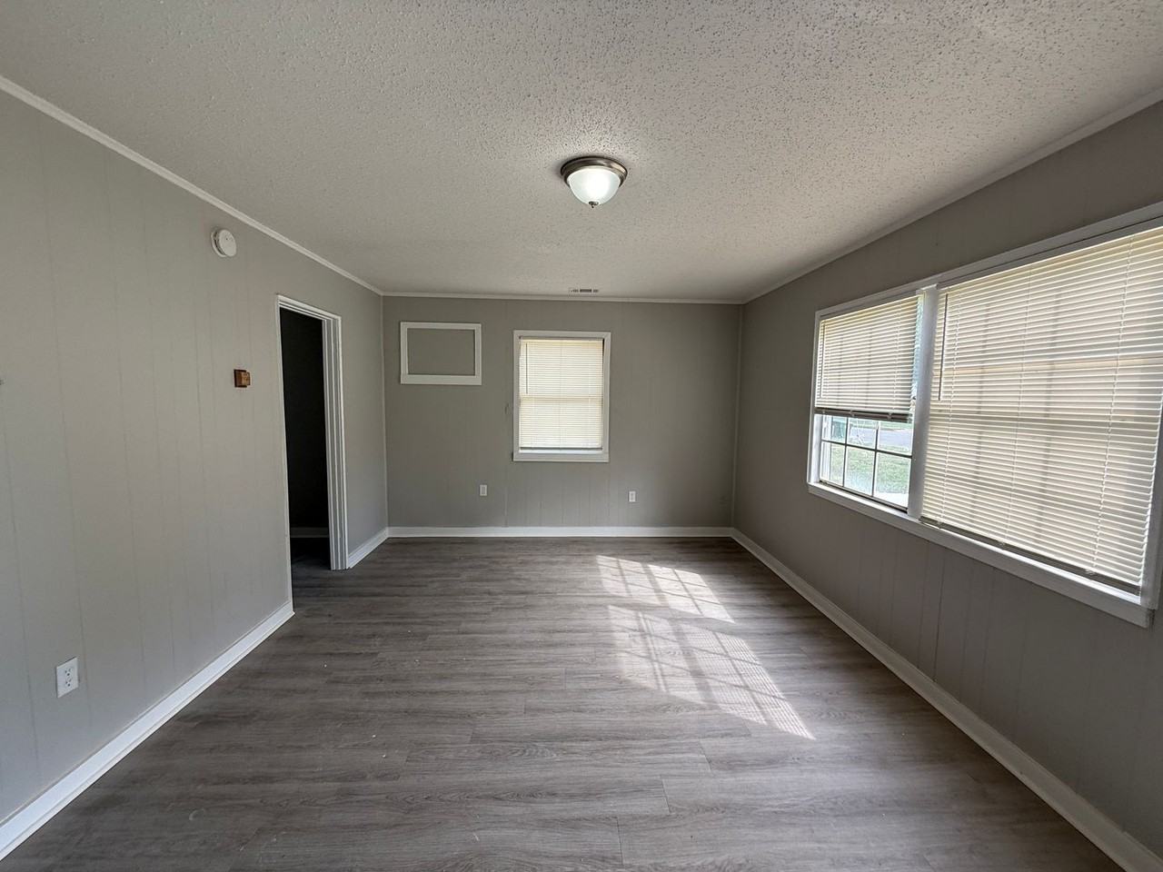 4668 Saratoga Rd - Photo 4 of 15