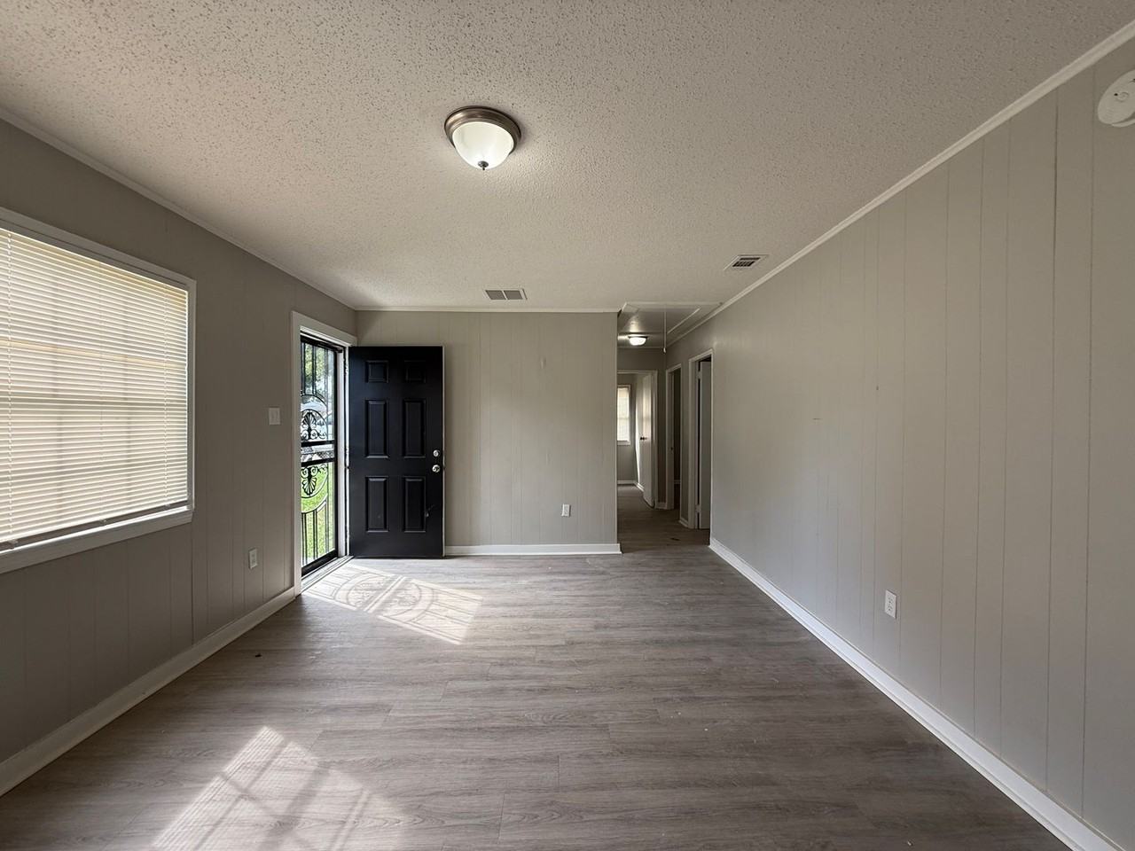 4668 Saratoga Rd - Photo 5 of 15