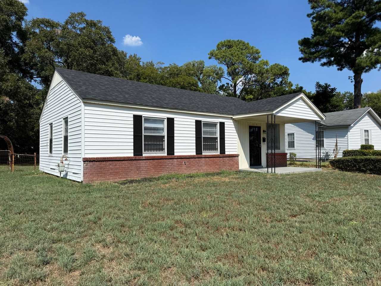 316 Flynn Rd - Photo 3 of 12