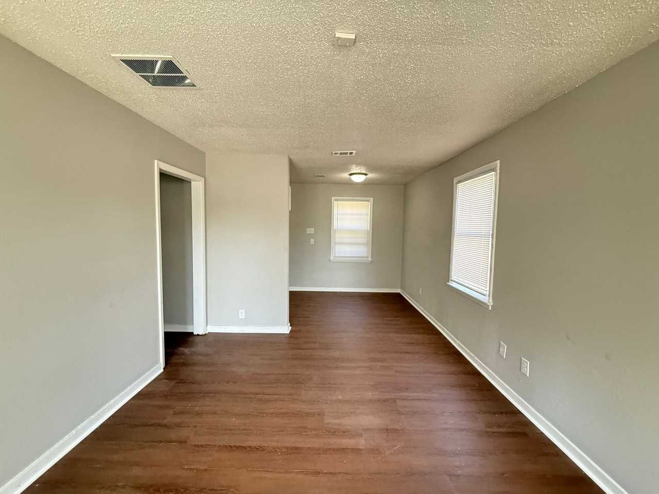 316 Flynn Rd - Photo 4 of 12