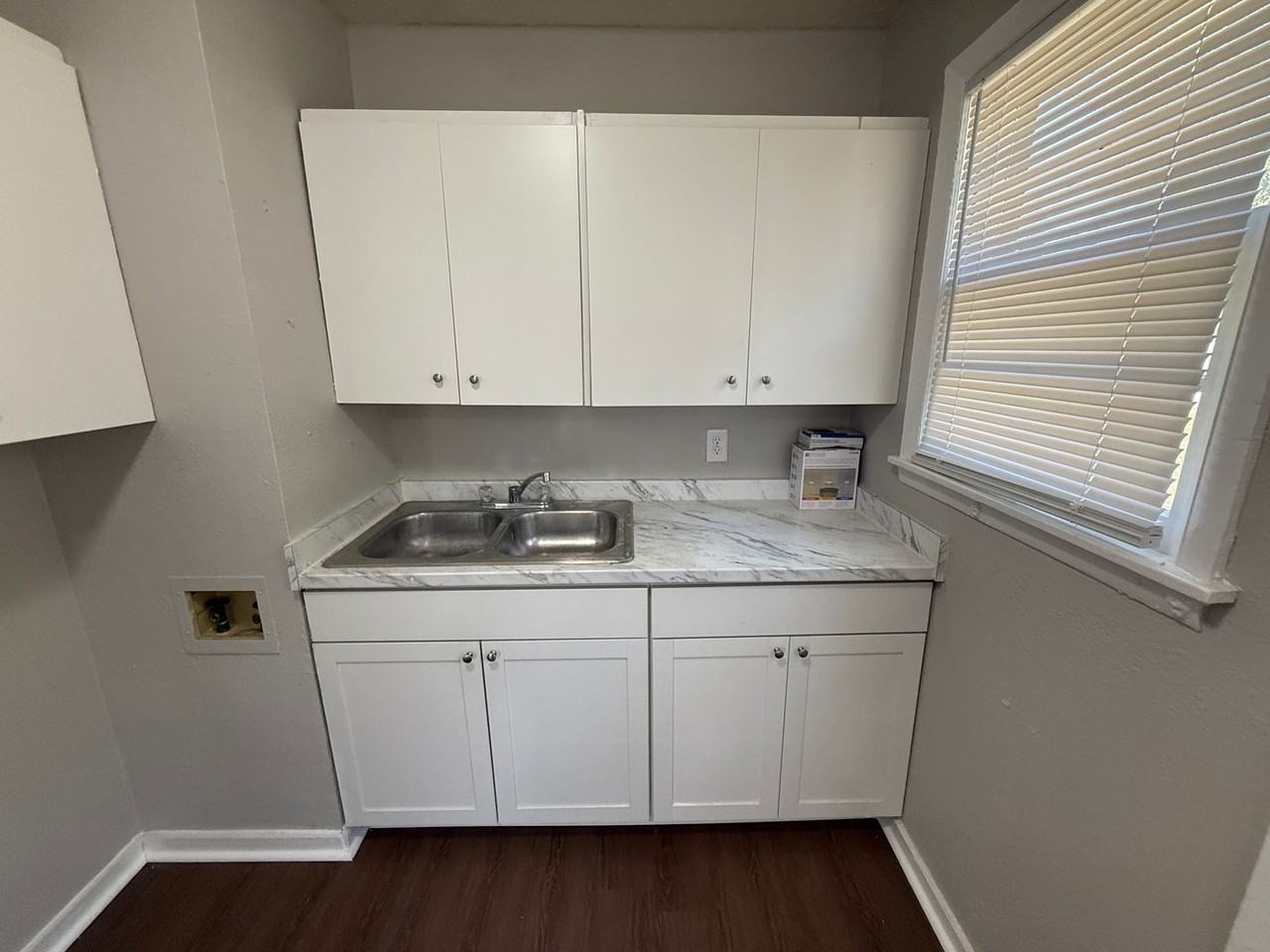 316 Flynn Rd - Photo 6 of 12