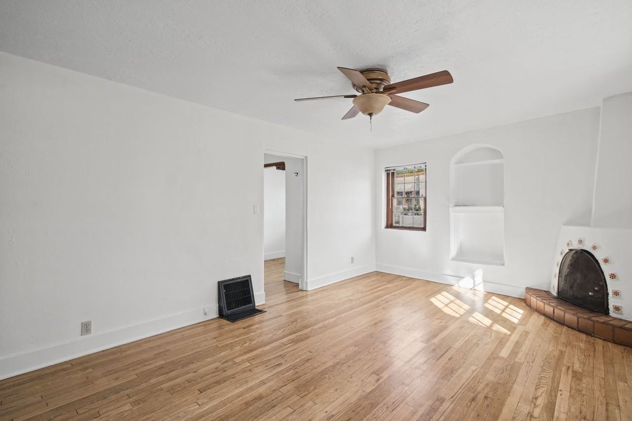 312 Staab St - Photo 4 of 19
