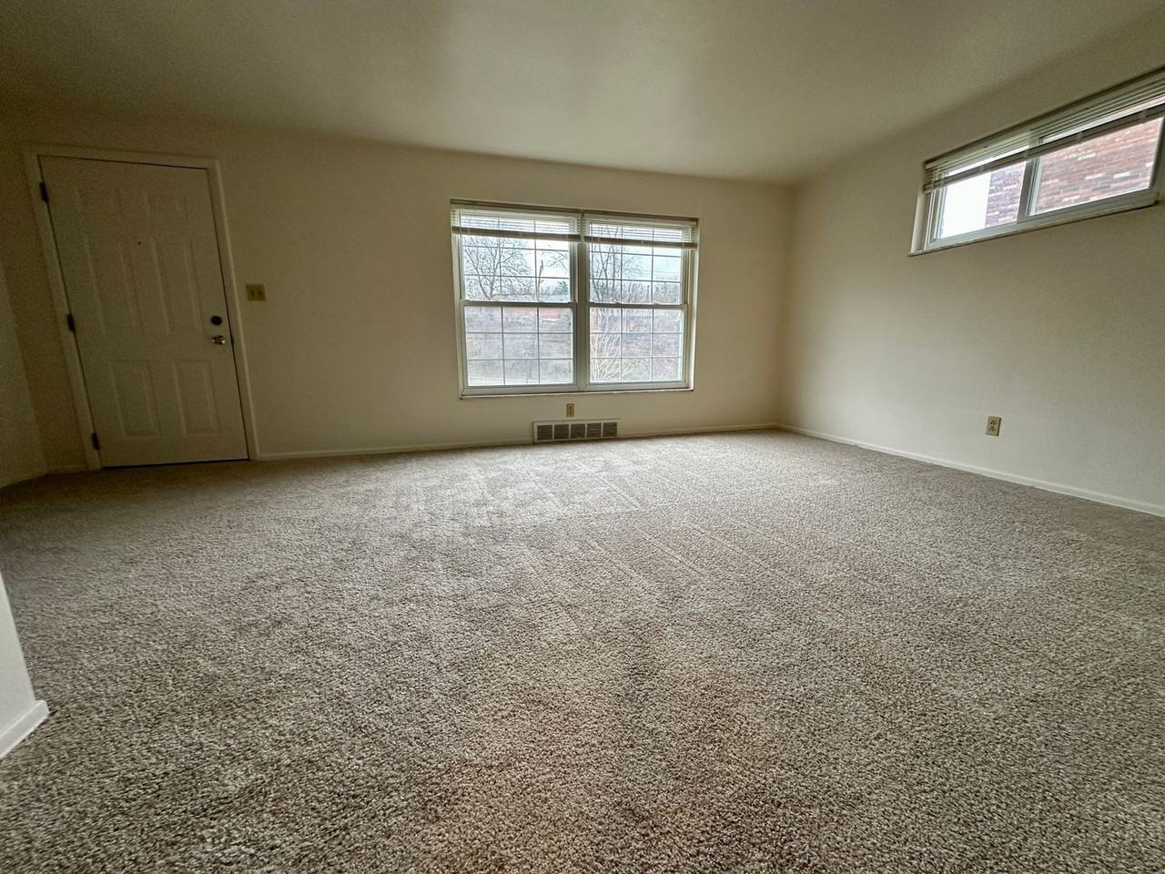 341 Chapel Pl - Photo 4 of 13