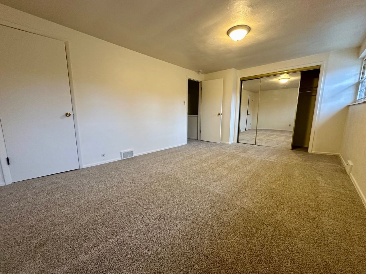 341 Chapel Pl - Photo 7 of 13