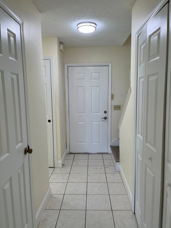 2001 Waterleaf St - Photo 4 of 22