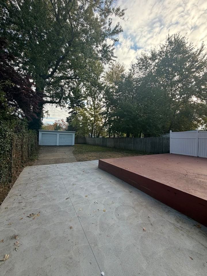 711 Lincoln Ave - Photo 2 of 19