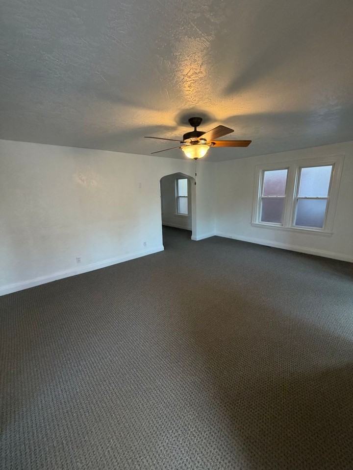 711 Lincoln Ave - Photo 3 of 19