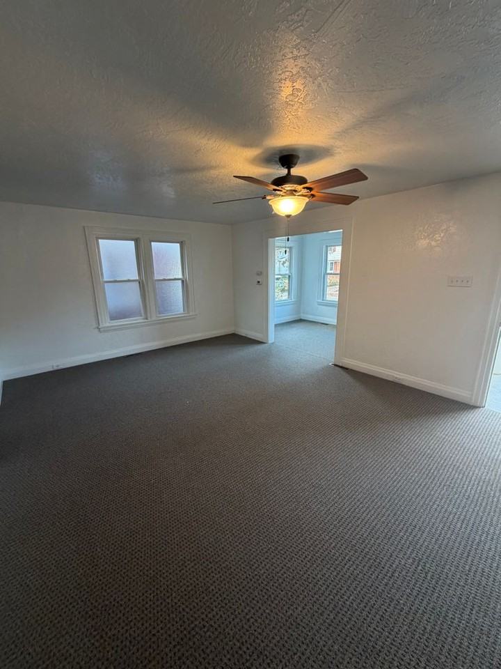 711 Lincoln Ave - Photo 4 of 19