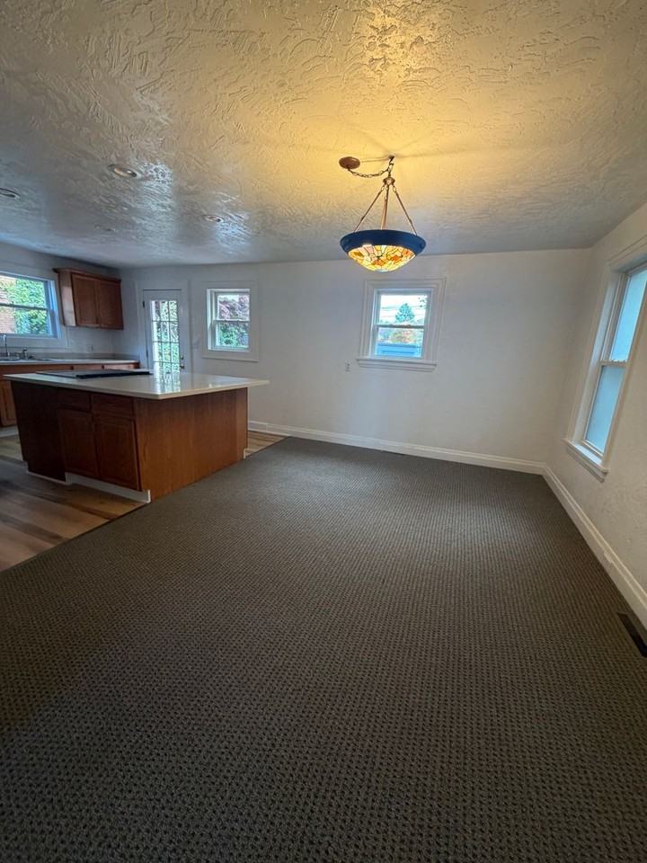 711 Lincoln Ave - Photo 6 of 19
