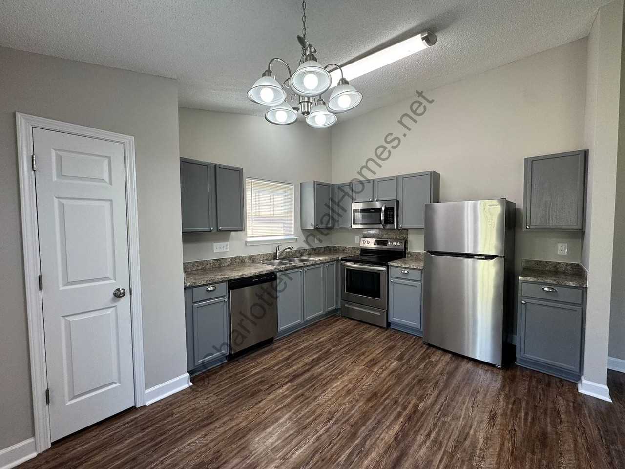 1441 Mandy Place Ct - Photo 4 of 11