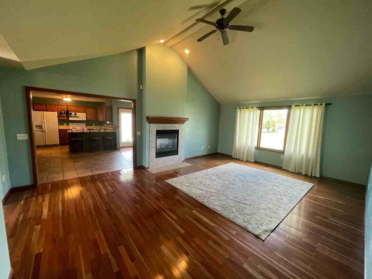 1826 Shakespeare Blvd - Photo 3 of 16