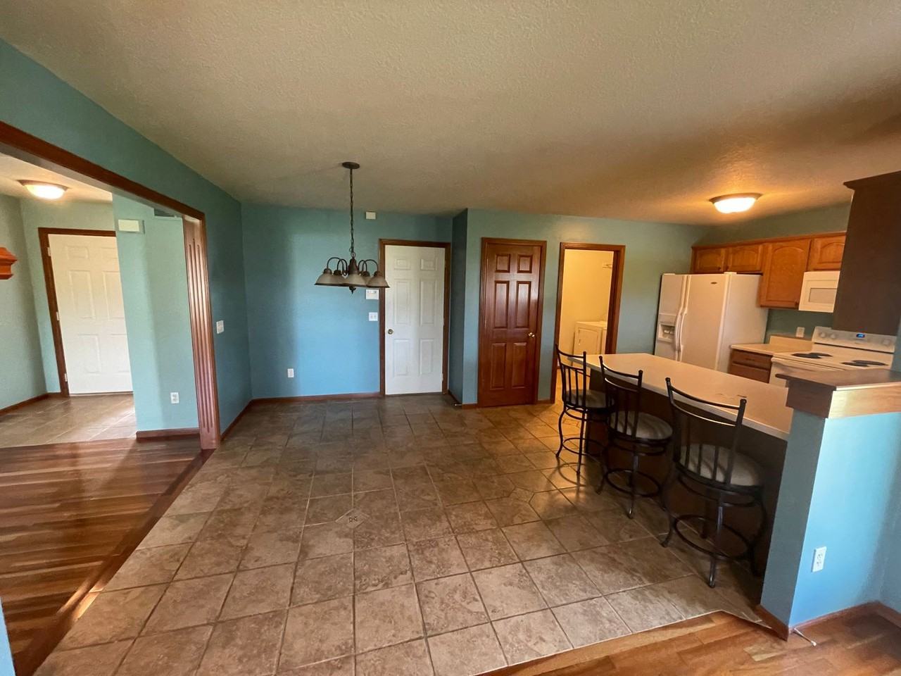 1826 Shakespeare Blvd - Photo 6 of 16