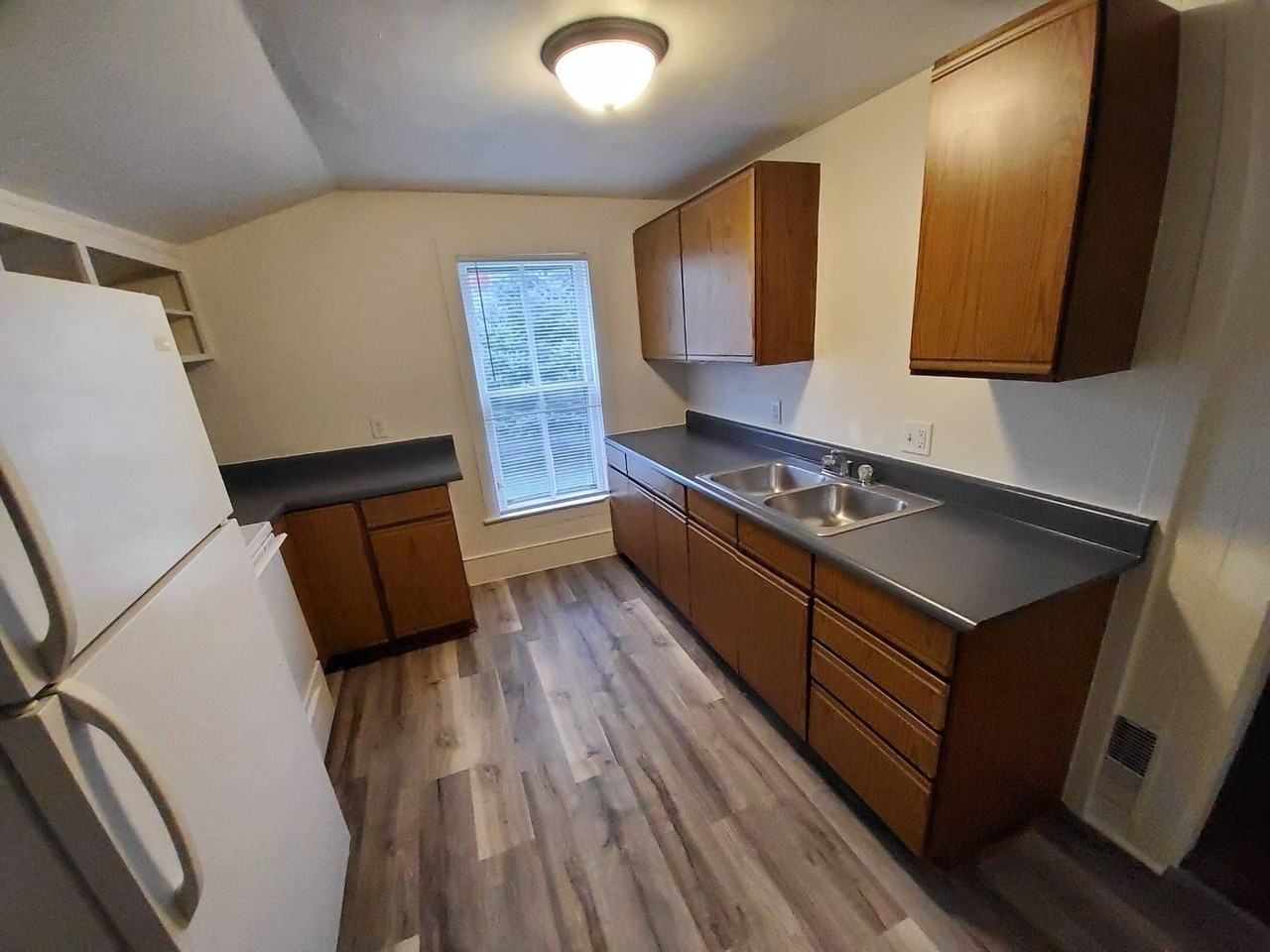702 N Oneida St - Photo 2 of 32