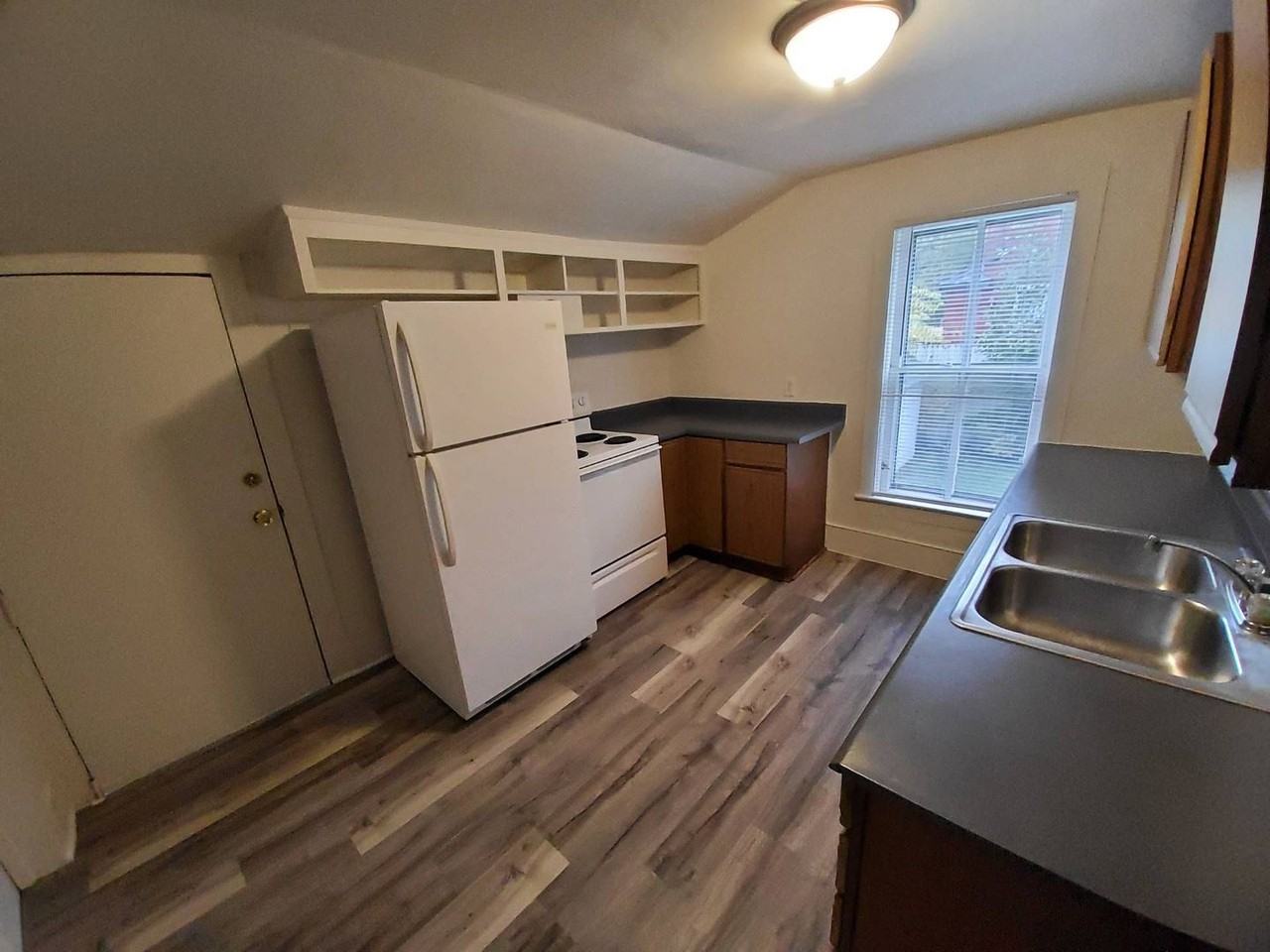 702 N Oneida St - Photo 3 of 32